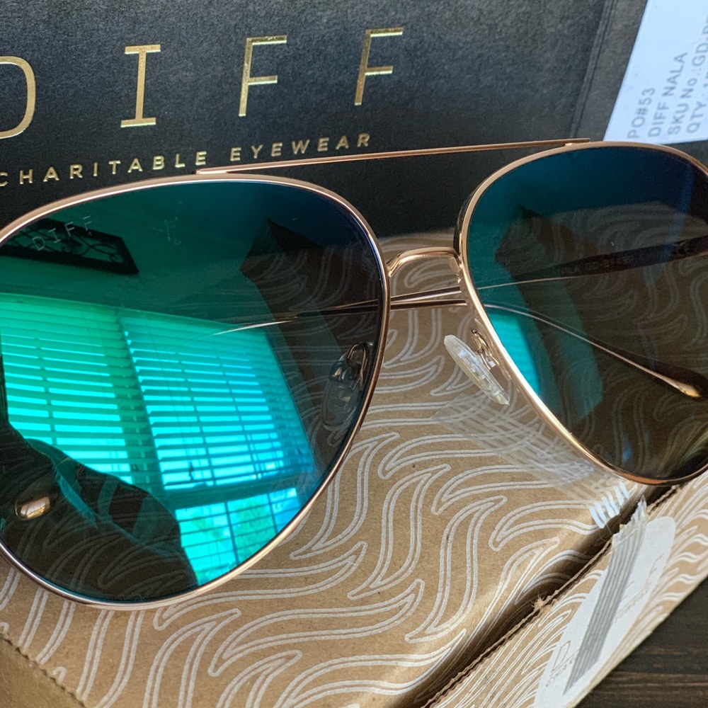 Diff Sunglasses NWT ****